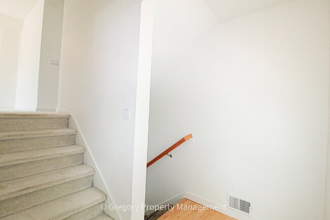 Photo - 13824 N Creek Dr