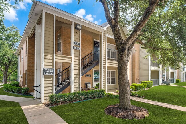 Photo - Centennial Court Apartments- Student Housing