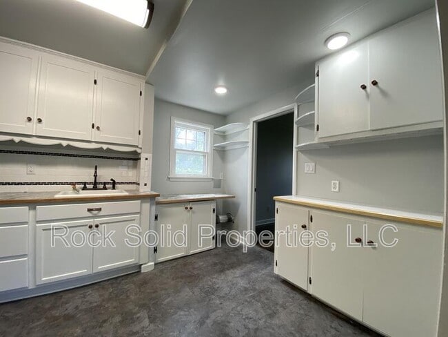 Photo - 416 E 3rd St