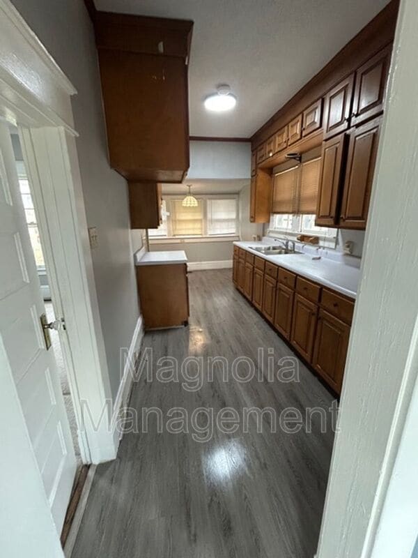 Photo - 107 W Jennette Ave