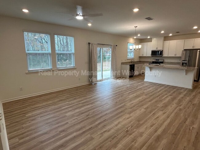 Photo - 403 St Clair Dr