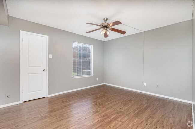 2BR, 2BA - 970SF - Secondary Bedroom
