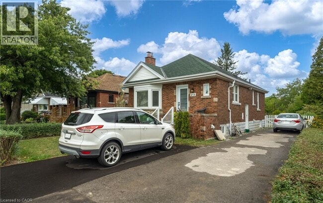 Photo - 213 Inverness Ave E