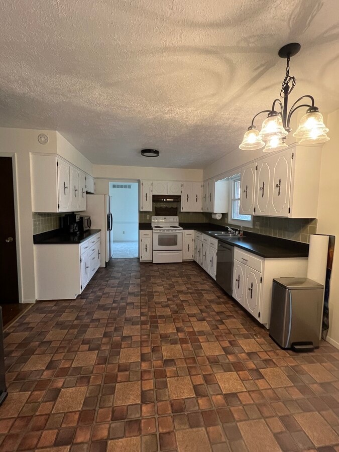 Photo - 121 S Regency Dr