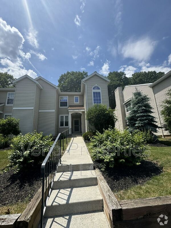 Building Photo - 5213 Forest Point Dr S Rental