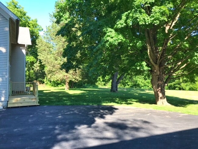 Photo - 2 Bedroom, 1.5 Bath Farm HOUSE, LARGE Yard, 2.5 Car Garage! UPDATES!