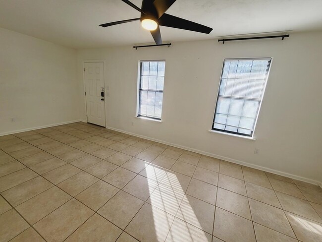 Photo - 2104 Victory Garden Ln