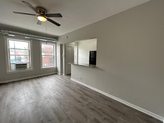 Photo - 1 bedroom in Chicago IL 60646 Unit 215