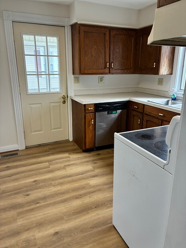 Photo - 639 Cherry St