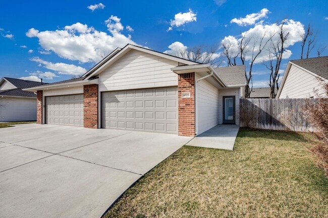 Building Photo - Froli Villas Alex Plan