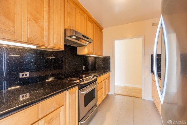 Photo - 999 Green St