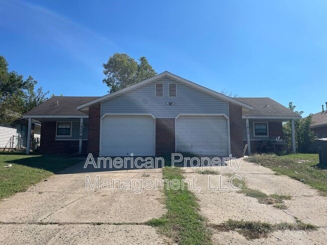 Photo - 1808 W 58th St