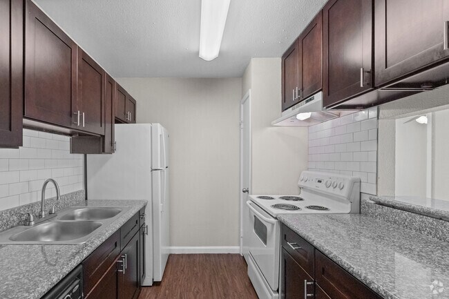2BR, 2BA- 1018SF
