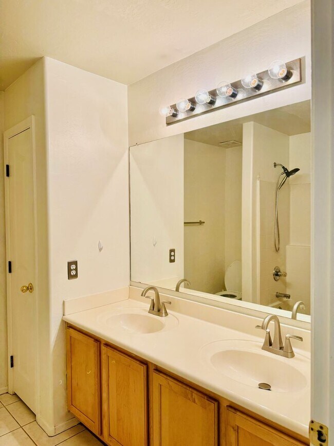 Impeccable 3 Bedroom POOL home GILBERT a... House Rental in Gilbert