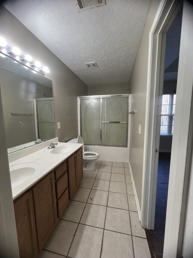 Photo - 1921 Portway Rd