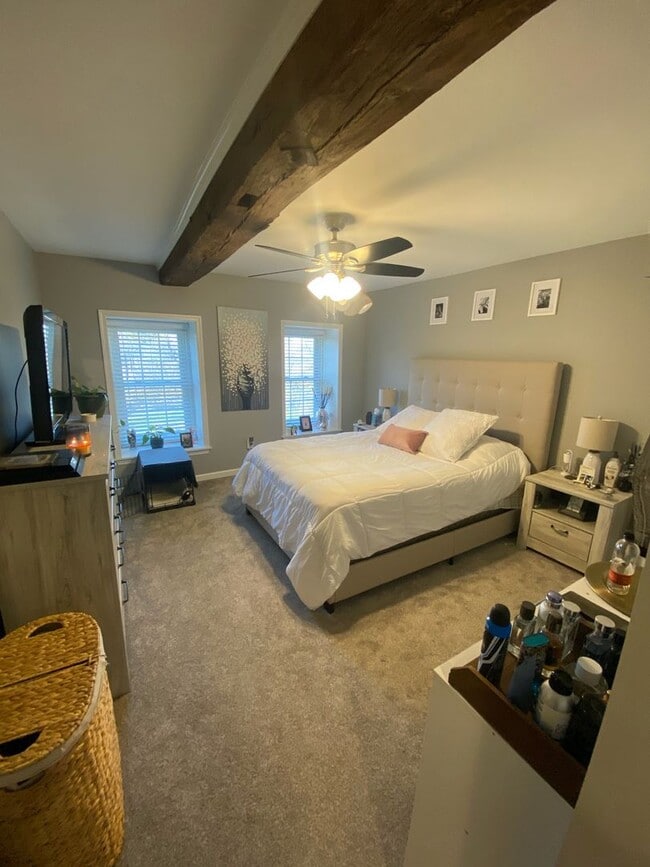 Photo - Beautiful Renovated 2 bedroom home with of...
