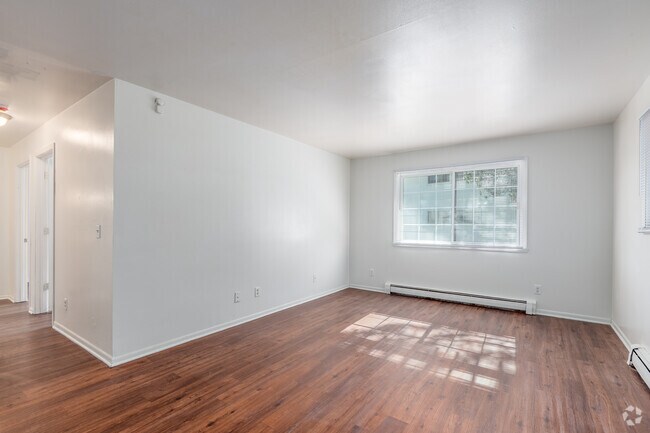 2BR, 1BA - 700SF - Living Room