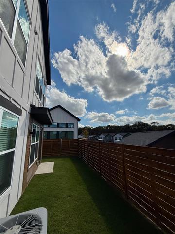 Photo - 4413 Janssen Ave