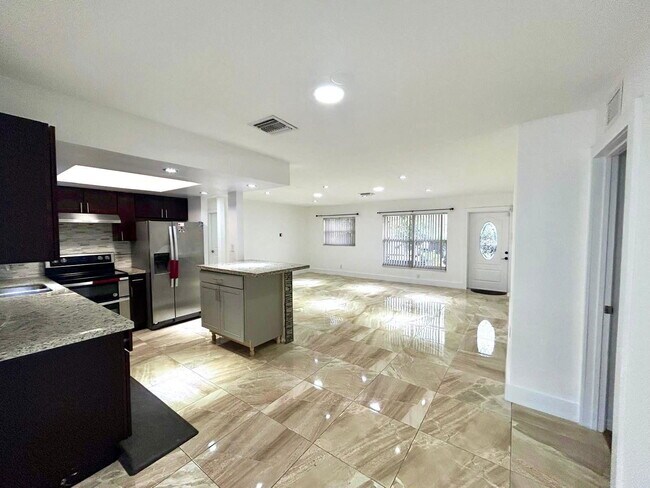 Photo - 2441 NW 13th St