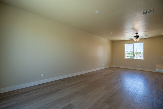 Photo - Newer Townhome Near Utah Tech