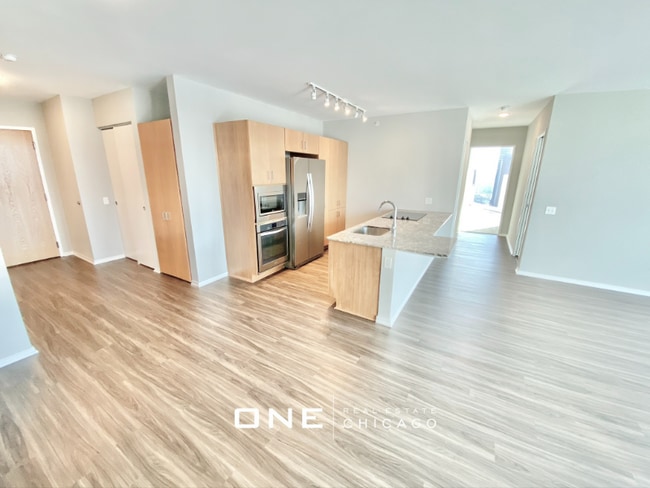 Photo - 230 E Illinois St Unit Penthouse