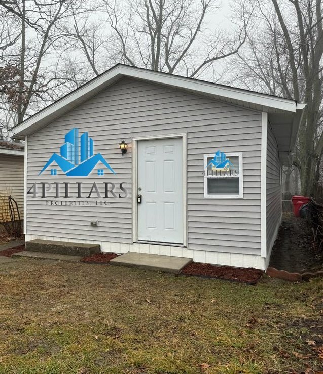Building Photo - "Charming 2 Bed, 1 Bath Cedar Lake Rental - Ideal for Cozy Living!"