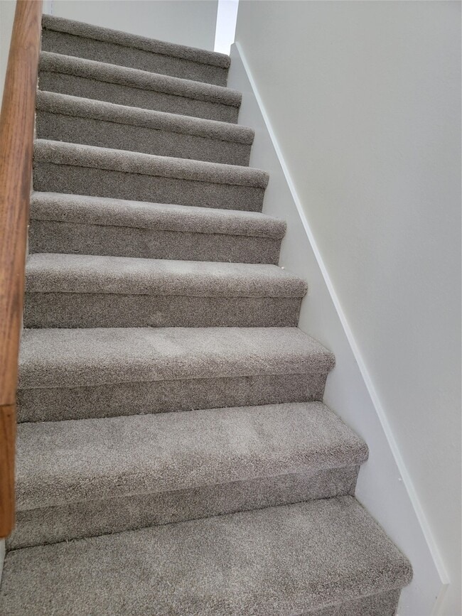 Photo - 424 Folk Crest Ln