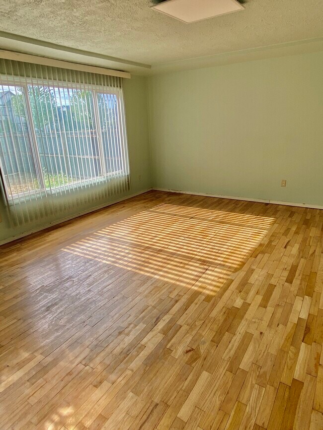 Photo - 4813 S Pine St