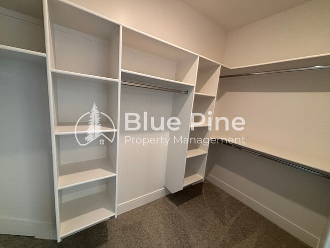 Photo - 477 Easy St