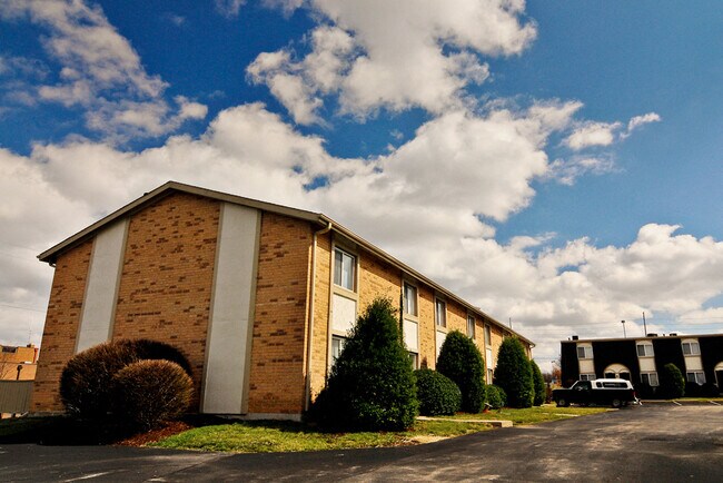 River Chase Apartments For Rent in Florissant, MO | ForRent.com