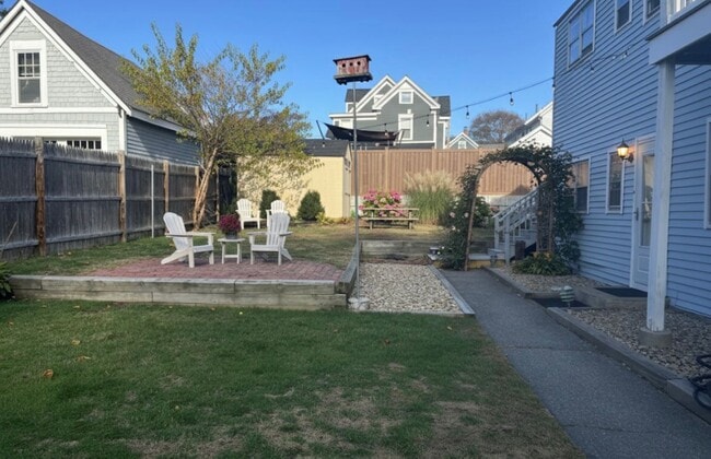 Yard - 21 Franklin St Unit 1FRT