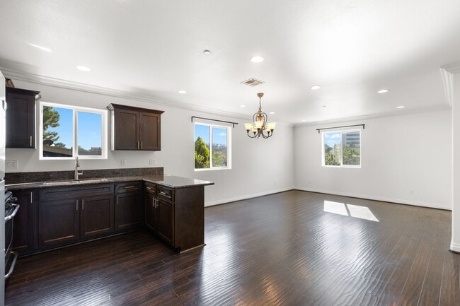 Photo - 4 Bed / 3 Bath Townhouse - Across the street from USC Keck Medical Center! Unit 1534 N Soto