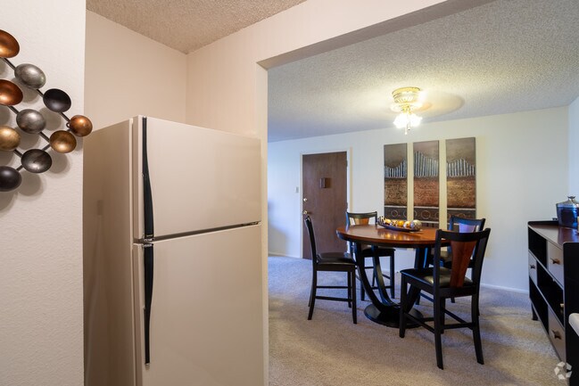 2BR, 1BA - 900 SF Model