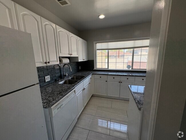 Building Photo - 1244 N Hollywood Way Rental