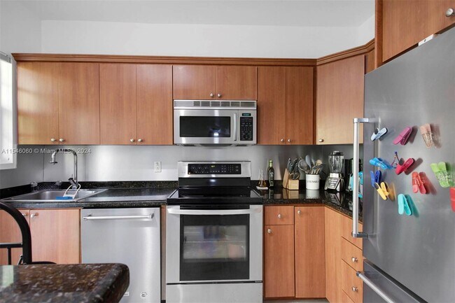 901 3rd St Unit 3