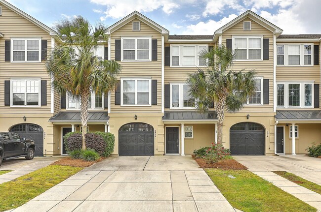 Lovely Townhome in Mt. Pleasant - Hamlin P... - Lovely Townhome in Mt. Pleasant - Hamlin P...