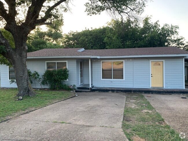 Building Photo - 1240 S Brazos St Rental