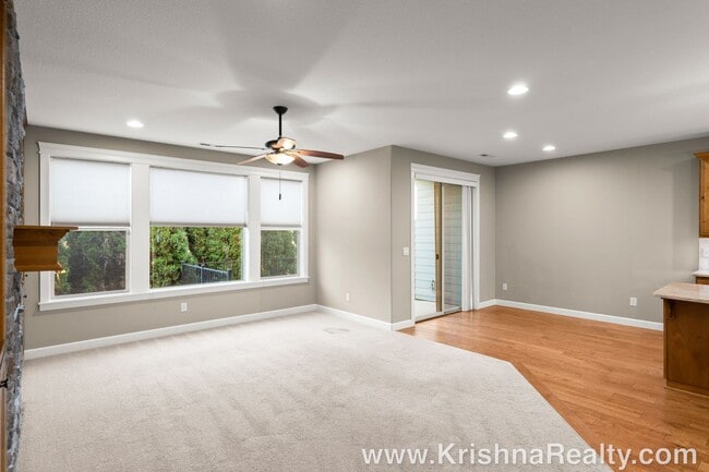 Photo - 4 Bedroom 3 Bath Upscale Luxury Fishers Landing Townhome