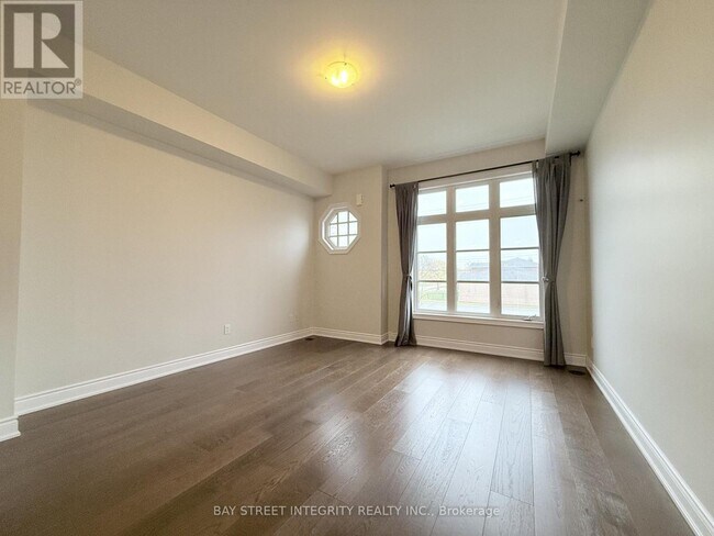 Photo - 2160 Trafalgar Rd