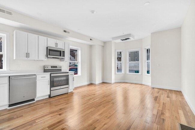 Building Photo - 23 Pleasant St Unit 1 Rental