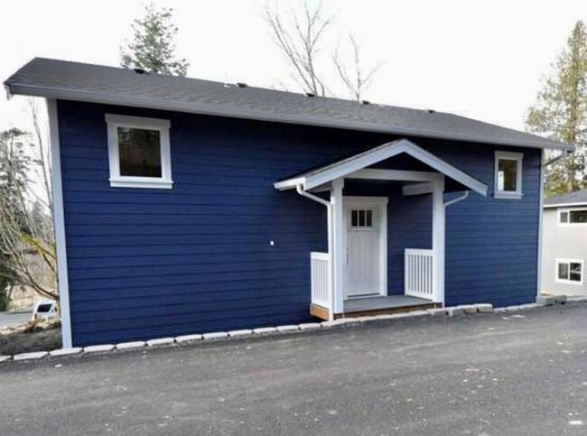 Building Photo - Beautiful Two-Story Home for Rent near WWU!