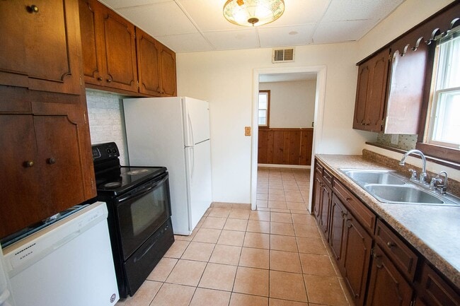 Photo - Spacious Multi Level Home In Austin With Garage And Sheds