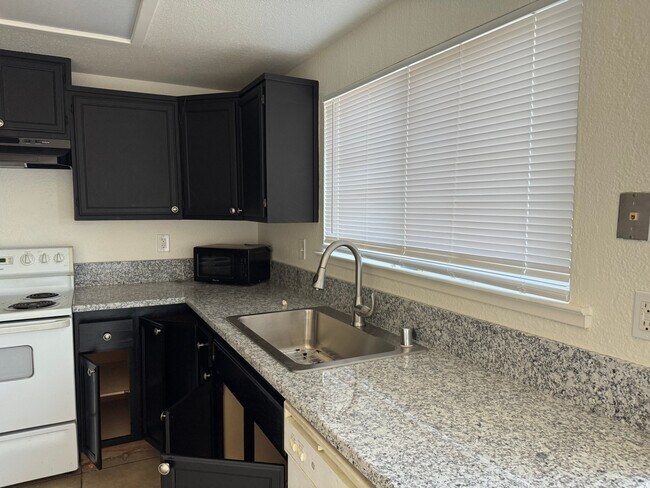 Photo - 4074 Weymouth Ln