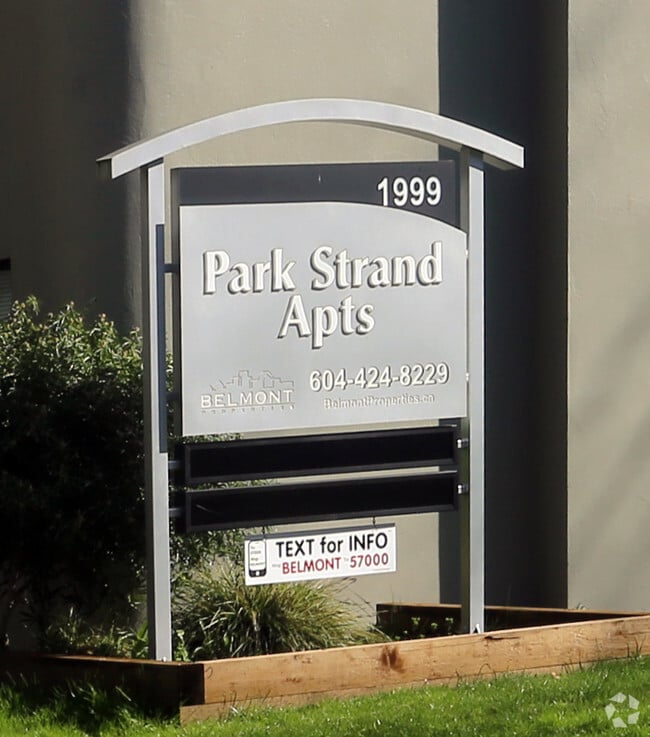 Park Strand Apartments