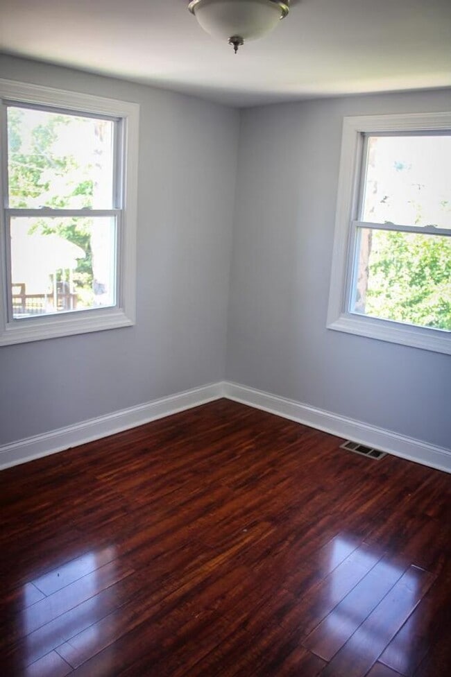 Photo - Stunning 3-Bedroom Home with Modern Amenit...