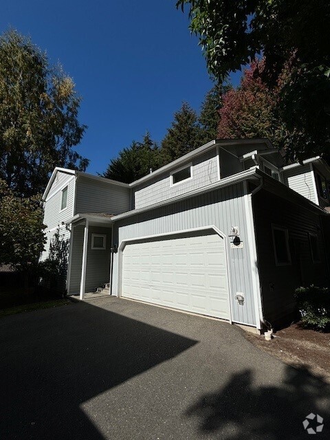 Building Photo - The Arbors of Des Moines Rental