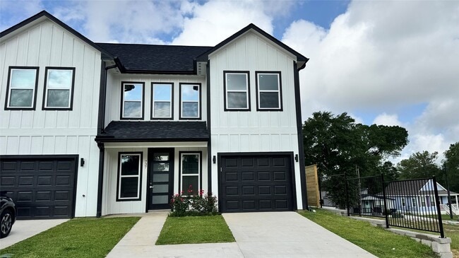 Building Photo - 700 Ebenezer Ln