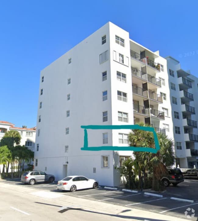 Building Photo - 3000 Riomar St Rental