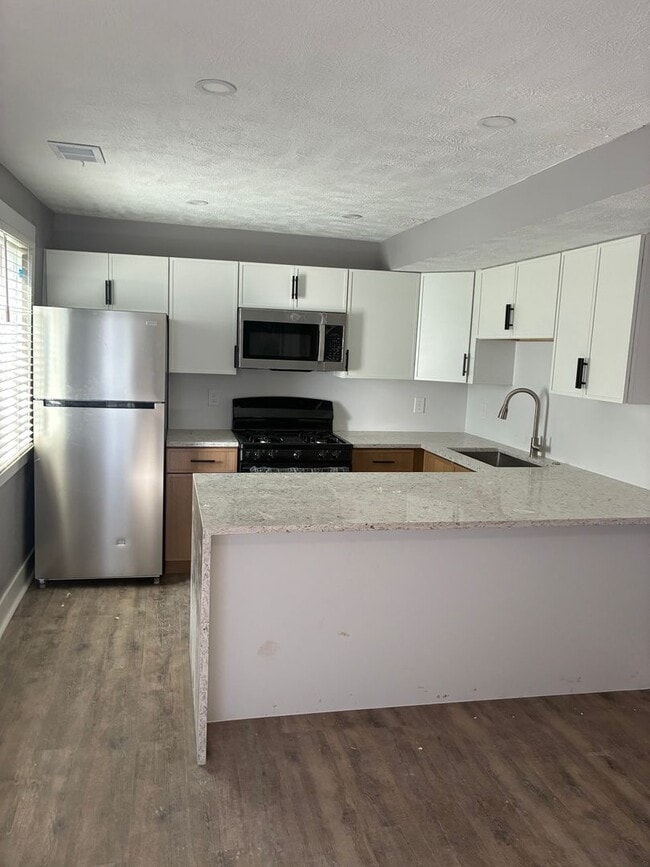 Building Photo - 352-354 Ermine Way Unit 354 Ermine