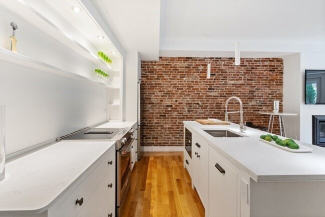 Photo - 15 Regent Cir Unit 1
